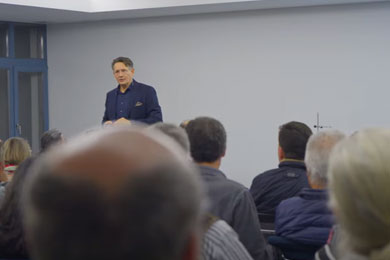 Innovation im Fokus: Hochfrequenz-Energie Workshop mit Expertenführung.